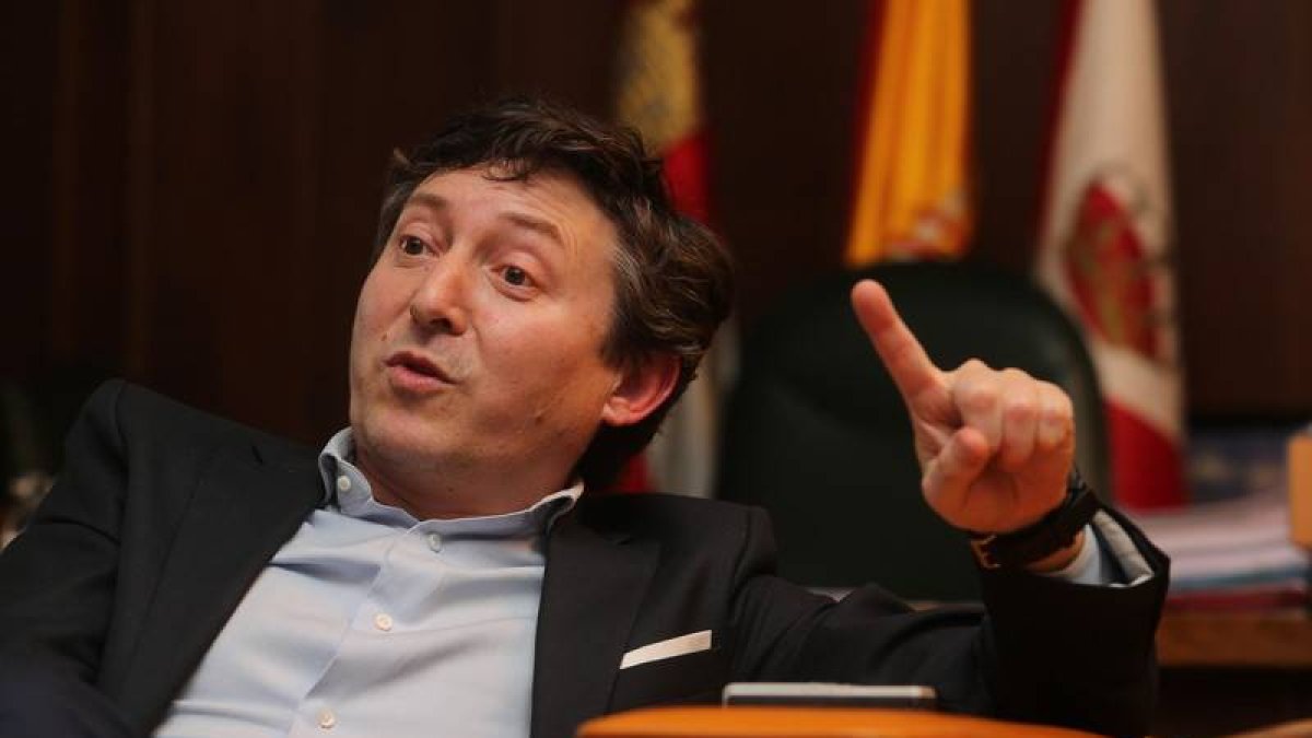 El alcalde en funciones de Ponferrada, Samuel Folgueral.