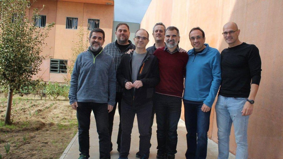 Fotografía de los políticos presos en la cárcel de Lledoners