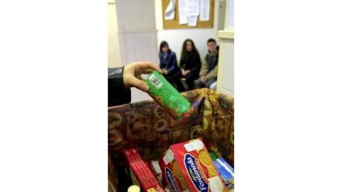 Campaña de recogida de alimentos para Cáritas