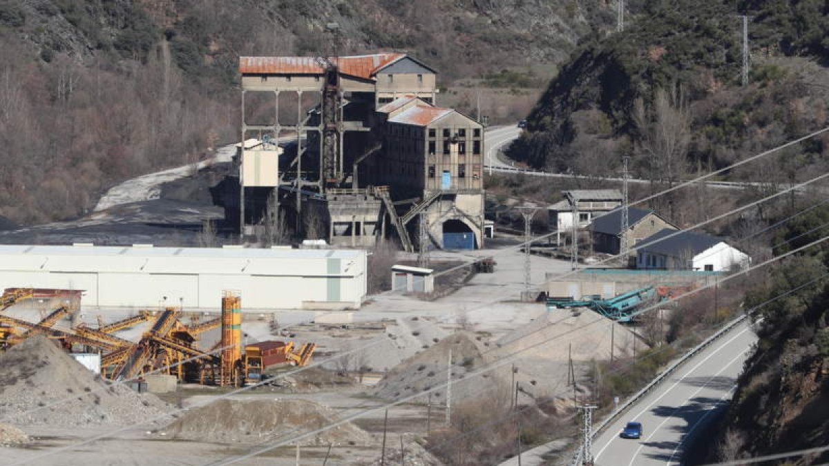 Imagen de archivo del lavadero de carbón de La Recuelga y terrenos adyacentes, para los que se proyecta la instalación. L. DE LA MATA