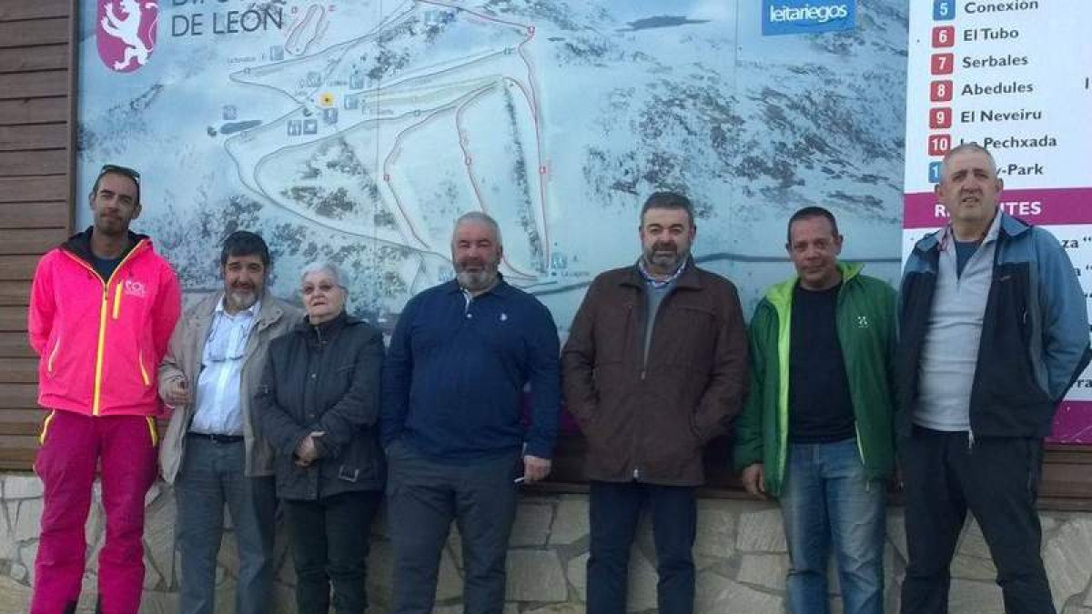 Miembros de la plataforma y de Ciudadanos en la estación. DL