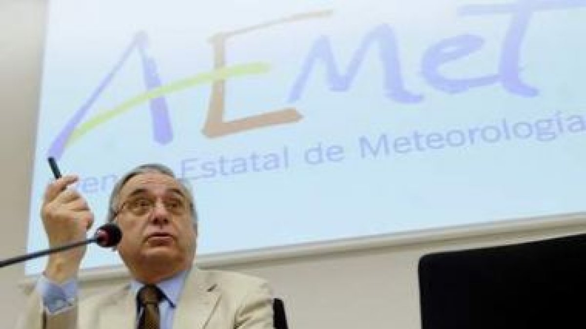El portavoz de la Aemet, en la presentación del balance del año hidrológico 2008-2009.