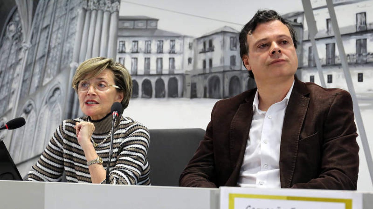 Franco y un técnico de la empresa. DL