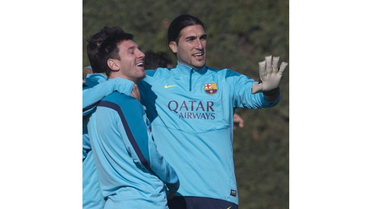 Pinto, a la derecha, junto a Leo Messi.