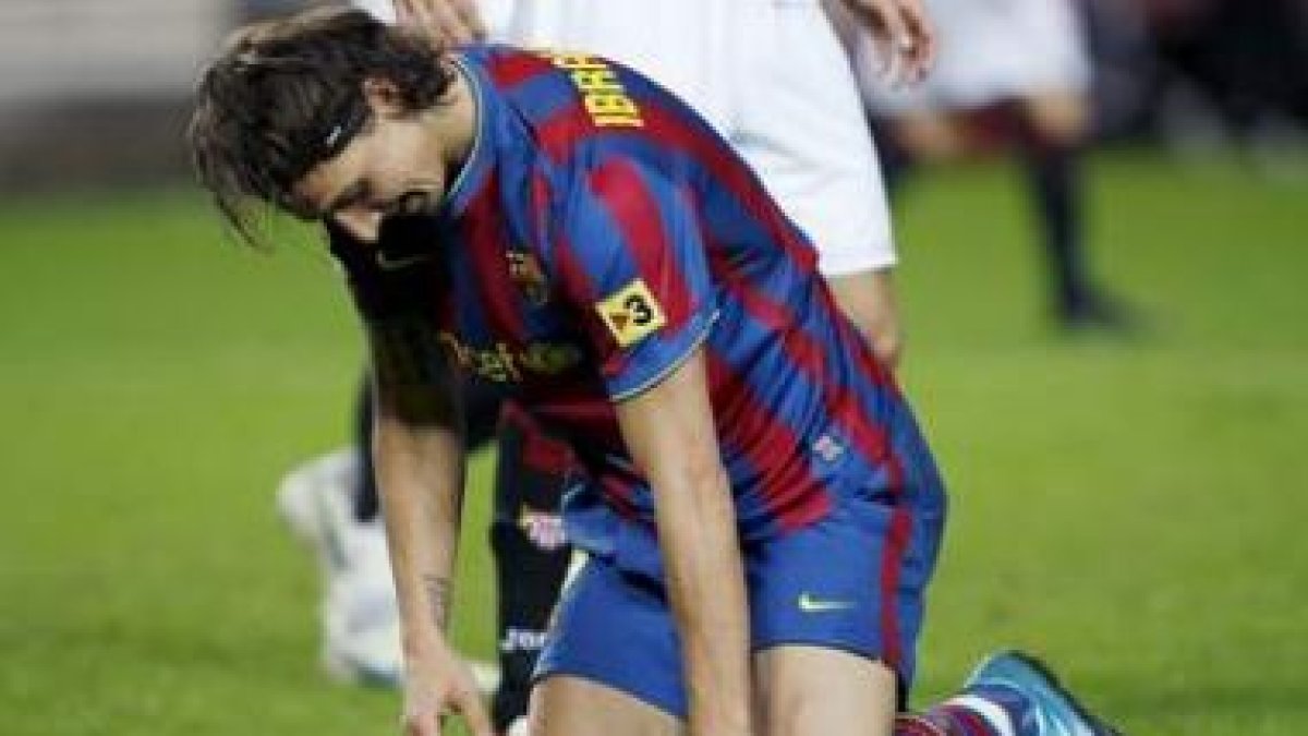 El delantero sueco del Barça, Ibrahimovic, se lamenta durante el partido ante el Sevilla.