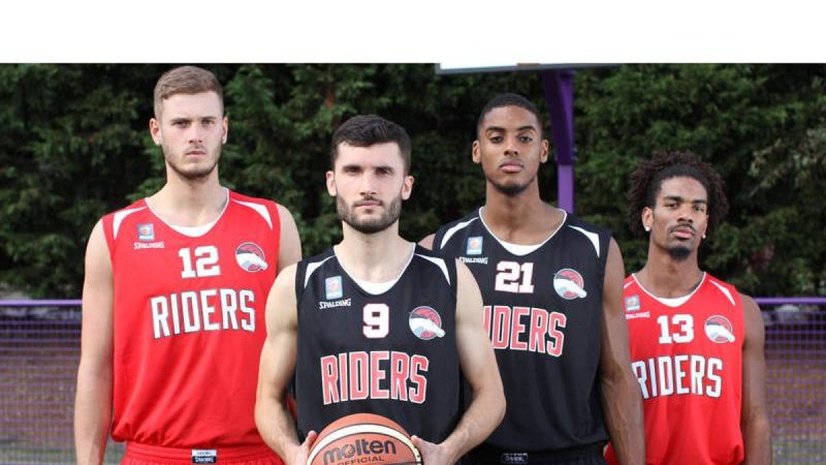 Jorge Calvo, con el número nueve en su camiseta, acumula ya cuatro títulos en Inglaterra con los Leicester Riders donde ejerce como uno de los capitanes.