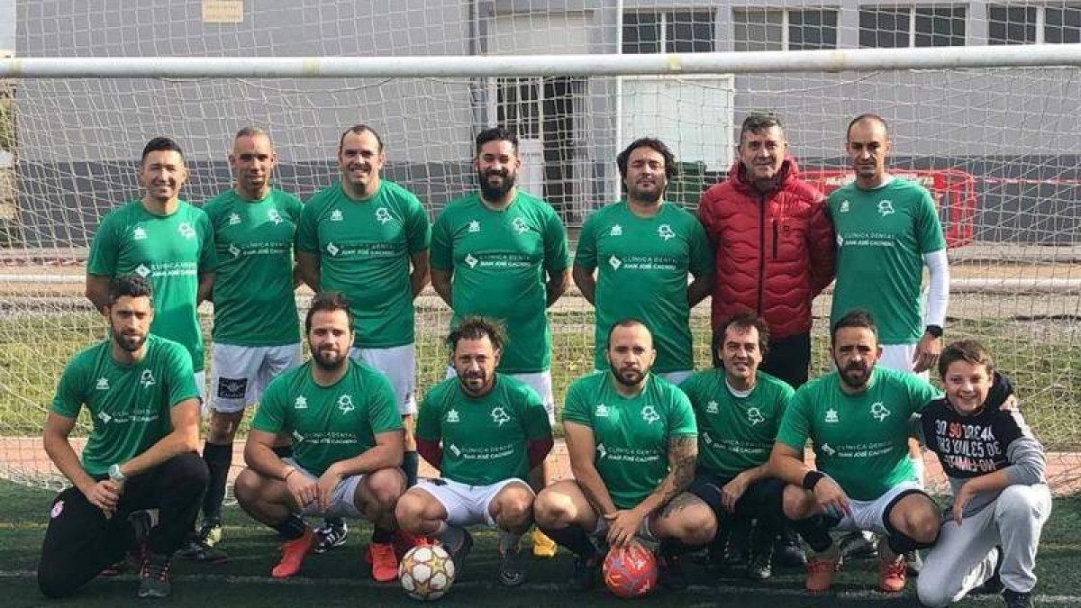 Formación del Clínica Dental Cachero que disputa la Liga CHF. DL
