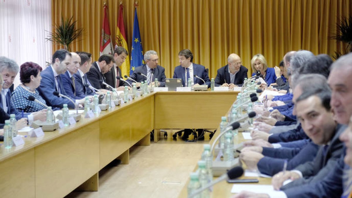 Reunión extraorinaria de la Junta por el coronavirus. DL