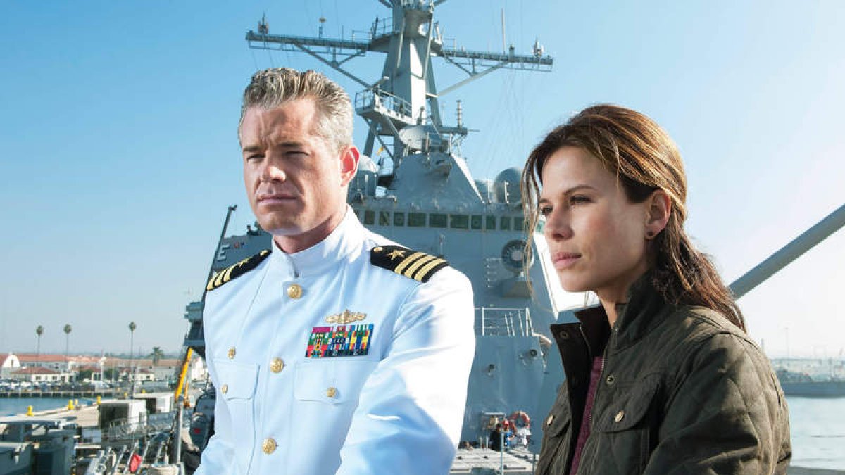 Los actores Eric Dane y Rhona Mitra encarnan a los protagonistas principales de esta nueva serie.