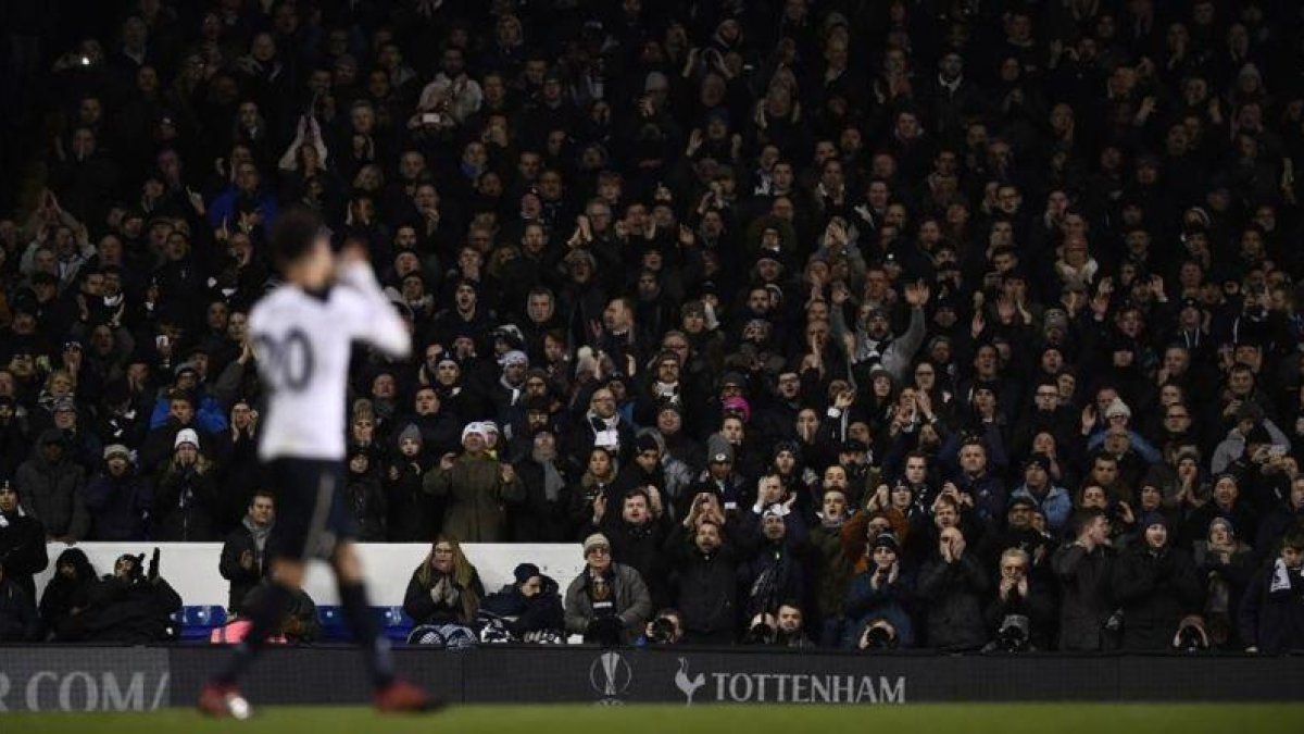 Delle Ali recibe la ovación de la grada.