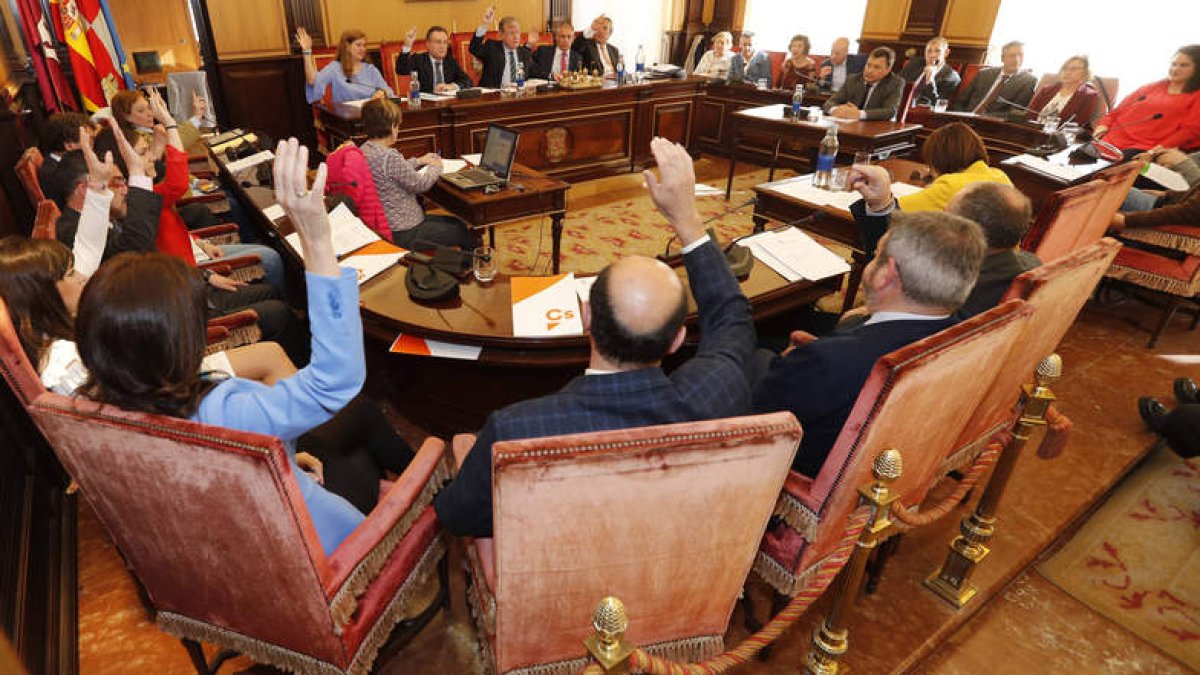 El PP y Ciudadanos votaron ayer en contra de la peatonalización de Ordoño II. RAMIRO