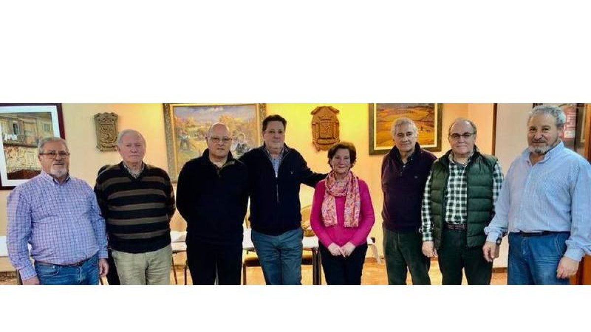 Miembros de la nueva junta directiva de la Casa de León en Asturias. DL