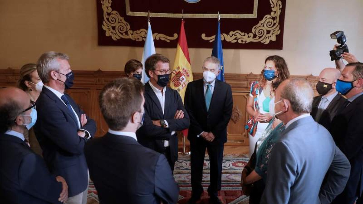 Un momento de la reunión de los consejeros en Santiago de Compostela. XOÁN REY