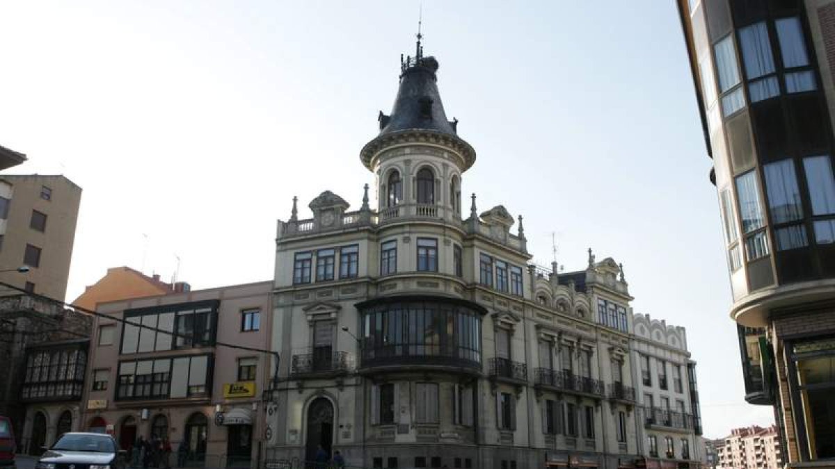 Edificio perteneciente a la familia de Fernández Granell, de gran tradición chocolatera.