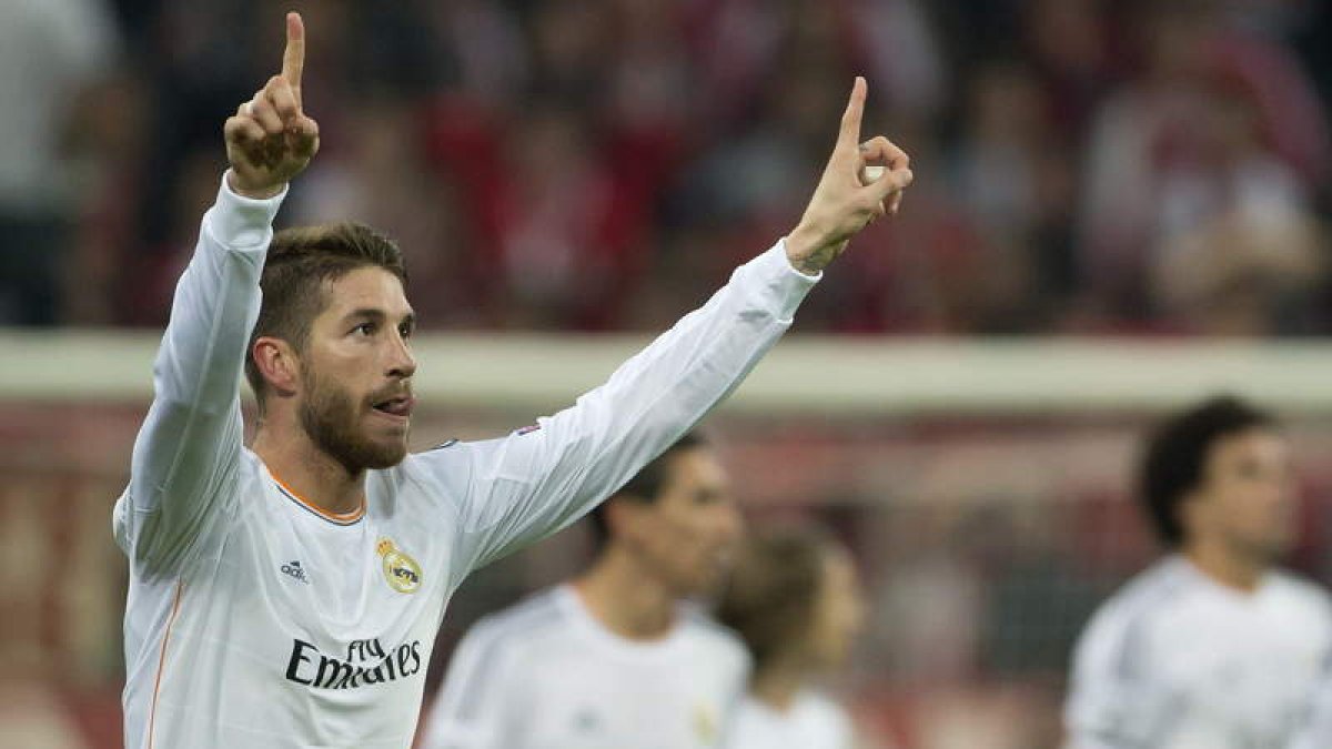 Cristiano Ronaldo celebra el tercer gol conseguido ante el Bayern Múnich en el abarrotado estadio Allianz Arena.