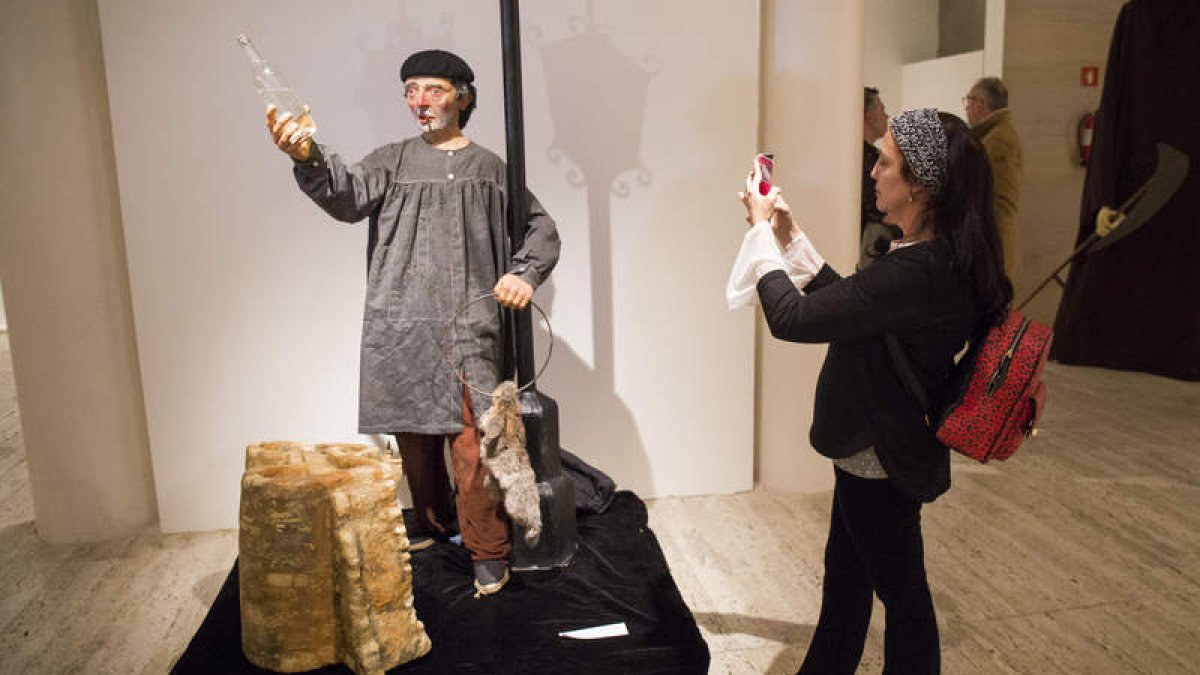 Figura de Genarín que preside la exposición; se puede visitar hasta el próximo día 28 de abril. FERNANDO OTERO