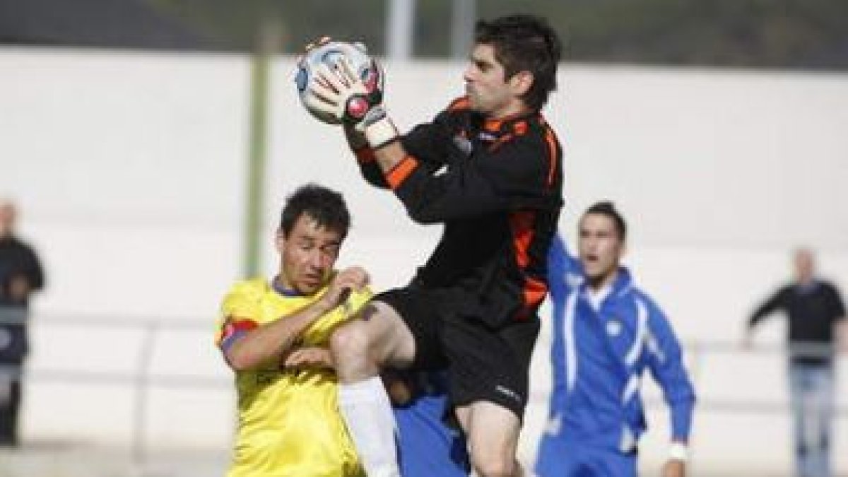 Manu, portero del Huracán Z, apenas tuvo que intervenir a lo largo de los noventa minutos.