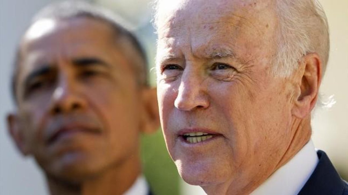 Joe Biden, junto a Obama, anuncia la decisión.