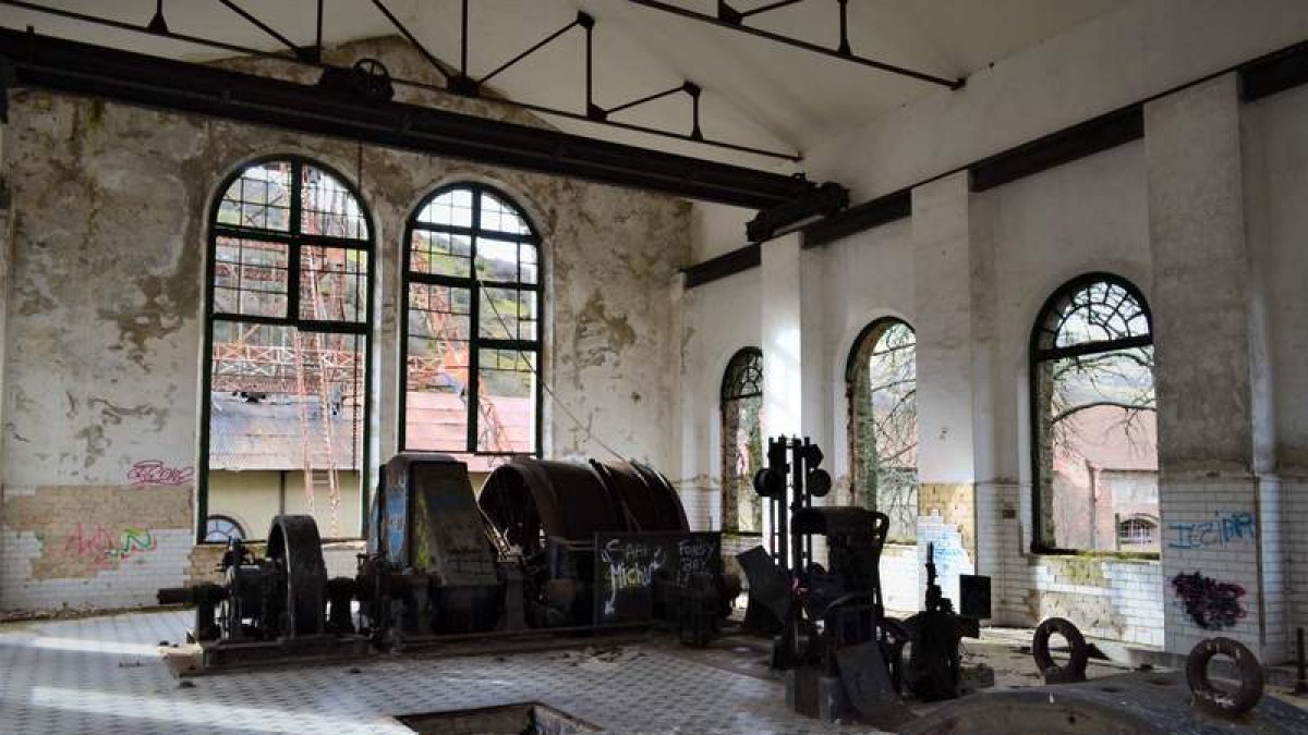 Estado actual del interior de la casa de máquinas. J. M. CASTRO