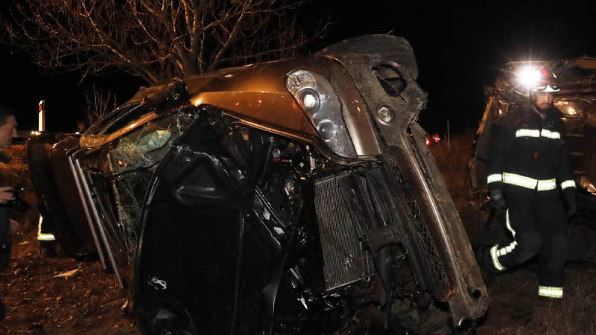 Las carreteras secundarias se cobraron anteanoche otra vida. DL