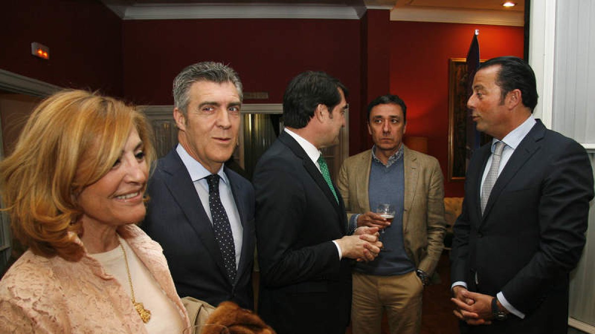 Los empresarios de la Fele mantuvieron ayer un encuentro con coloquio. FERNANDO OTERO PERANDONES
