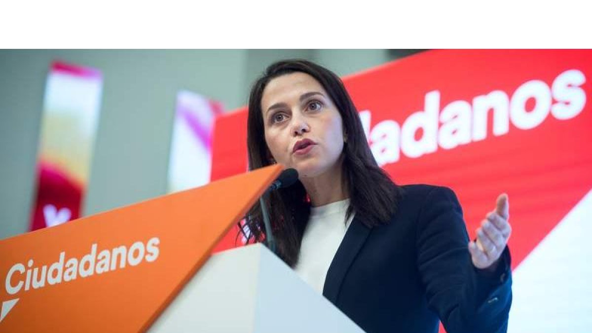 La portavoz de Ciudadanos, Inés Arrimadas, durante la rueda de prensa posterior a la reunión del Comité Ejecutivo. LUCA PIERGIOVANNI
