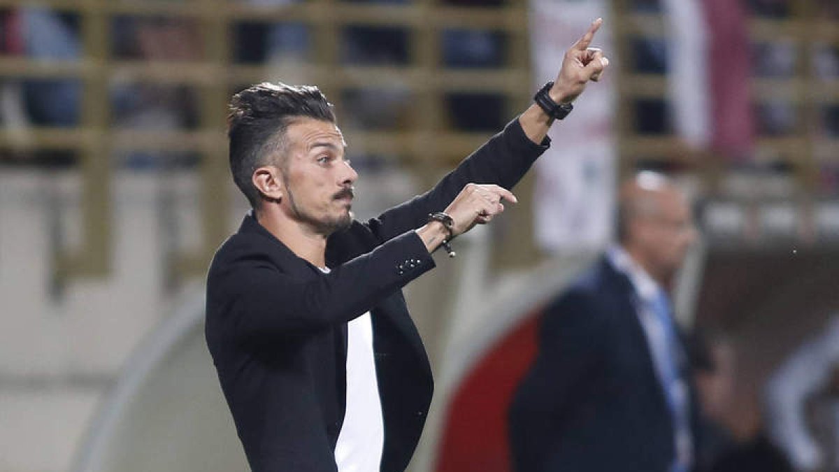 Rubén de la Barrera incide en sus jugadores para que la intensidad, concentración y competitividad no falten nunca. MARCIANO PÉREZ