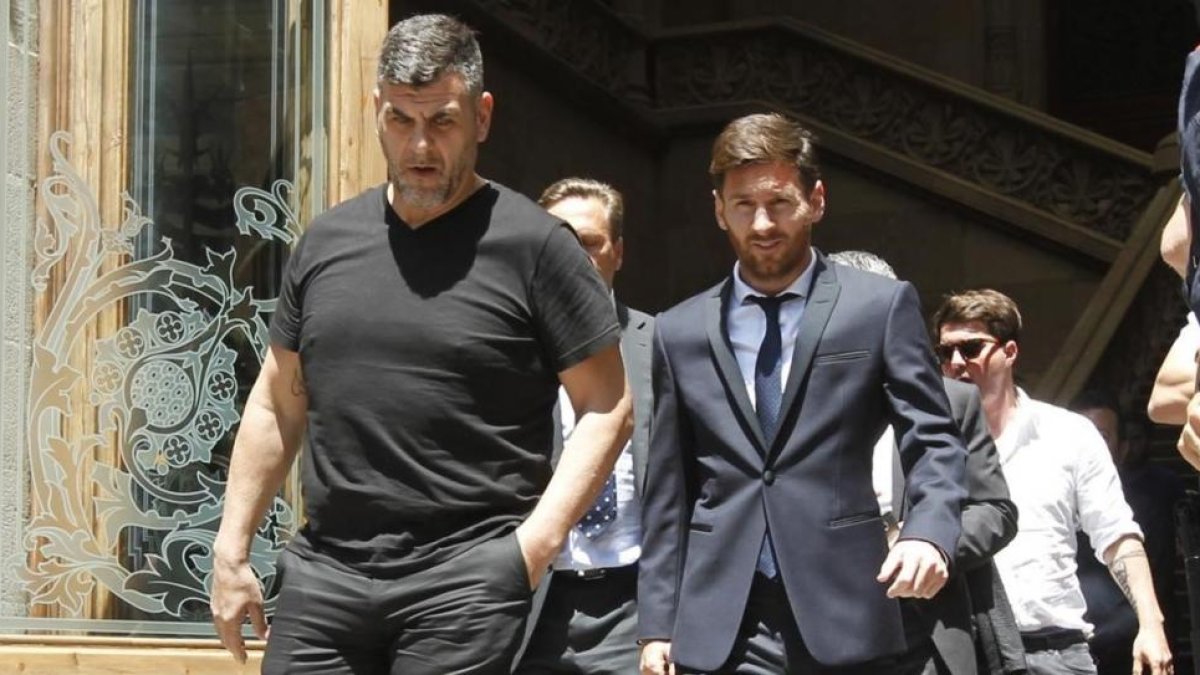 Leo Messi sale de la Audiencia de Barcelona tras declarar este jueves.