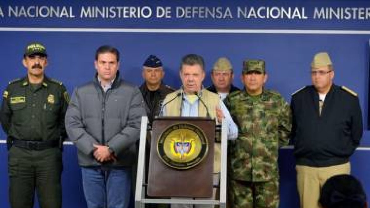 Juan Manuel Santos, durante su comparecencia ante la prensa, el domingo en Bogotá.