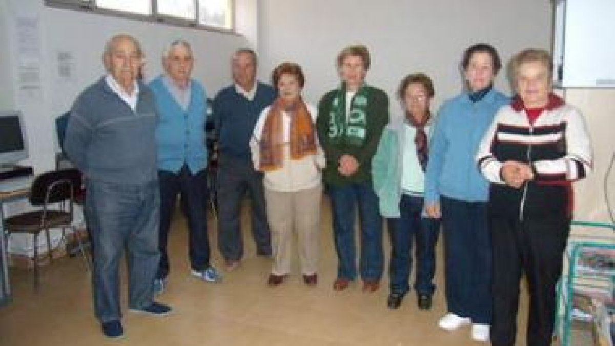 Foto de familia de algunos asistentes al taller.