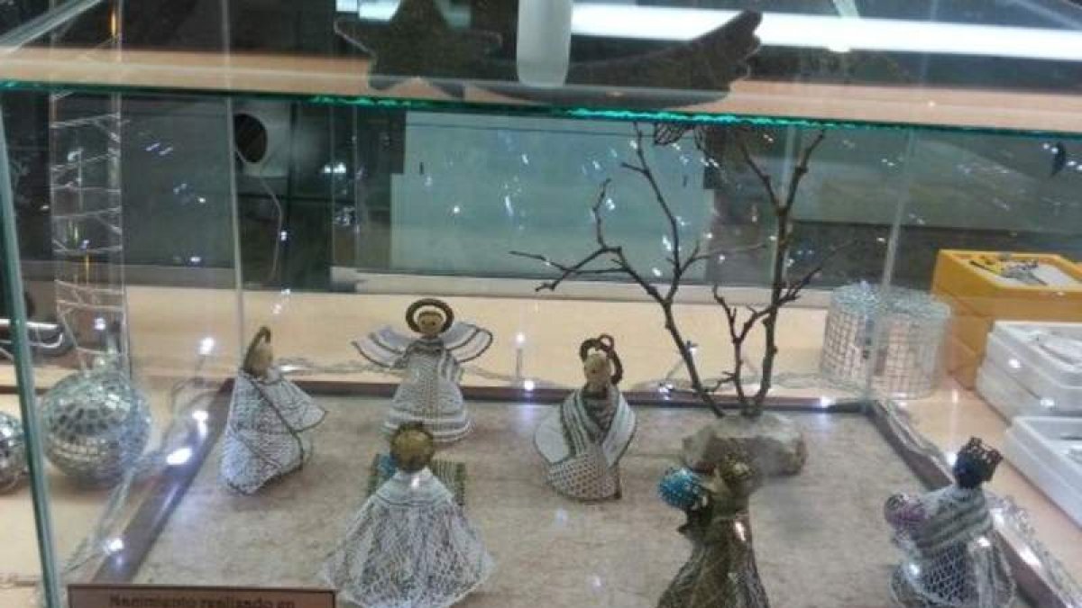 Belén hecho en encaje de bolillos por Electricidad Burgos.