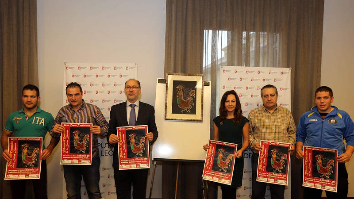 Intervinientes en la presentación con el ‘tótem’ del gran corro, original de Alonso Ares.