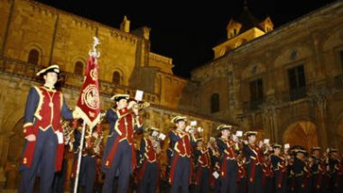 Un momento de la actuación de la Agrupación de Santa Marta y La Sagrada Cena anoche en San Isidoro