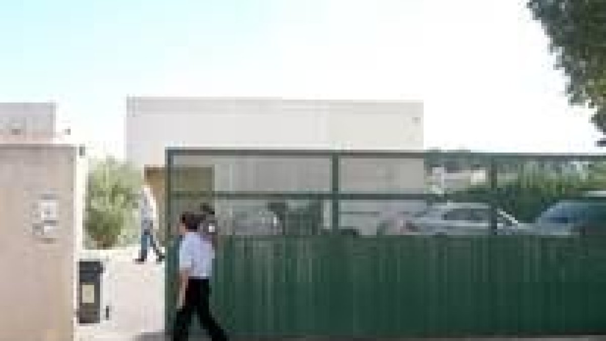 Entrada a la empresa francesa Sidam en la que los etarras robaron varias decenas de pistolas