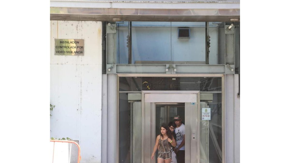 El ascensor de Correos ya tiene motor nuevo. L. DE LA MATA