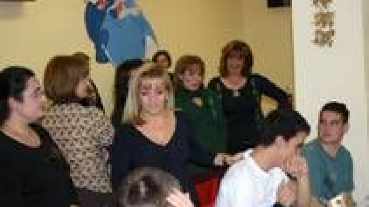 Un momento de la visita que ayer realizó la presidenta al colegio