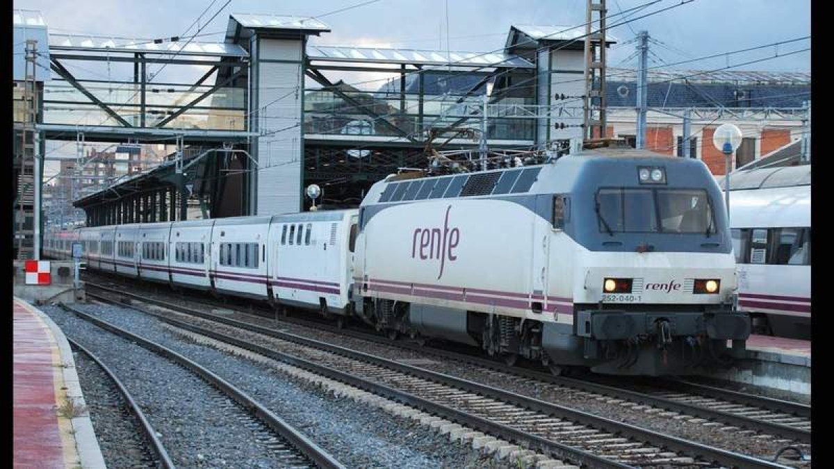Una rama del tren hotel que conecta Vigo y Coruña con Barcelona. DL