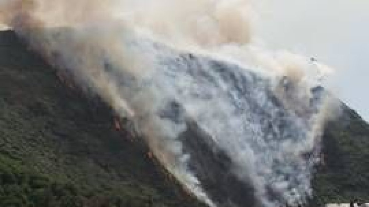 Imagen de archivo del Pajariel durante el incendio que sufrió en el pasado mes de julio