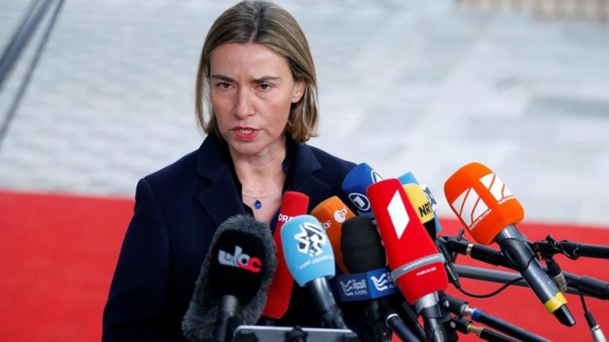 La jefa de la diplomacia europea, Federica Mogherini, inicia los contactos con la Administración de Trump.