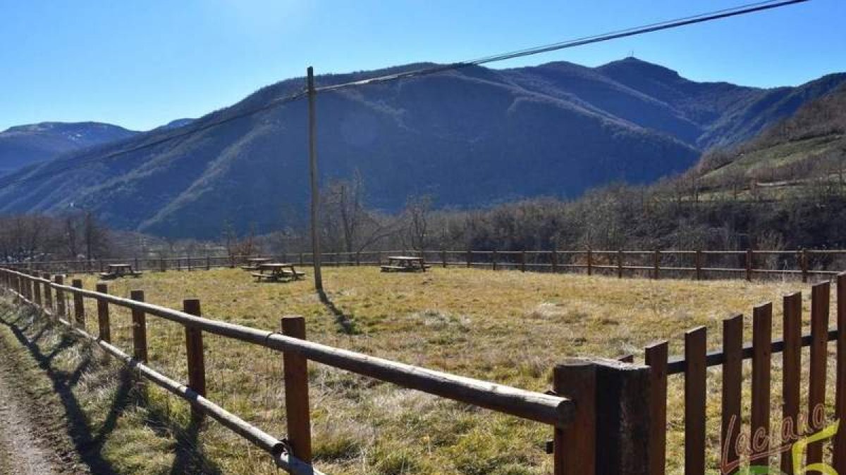 Espacio en el que se desarrollará el bosque tras el acuerdo con la pedanía. LACIANA CINCO SENTIDOS