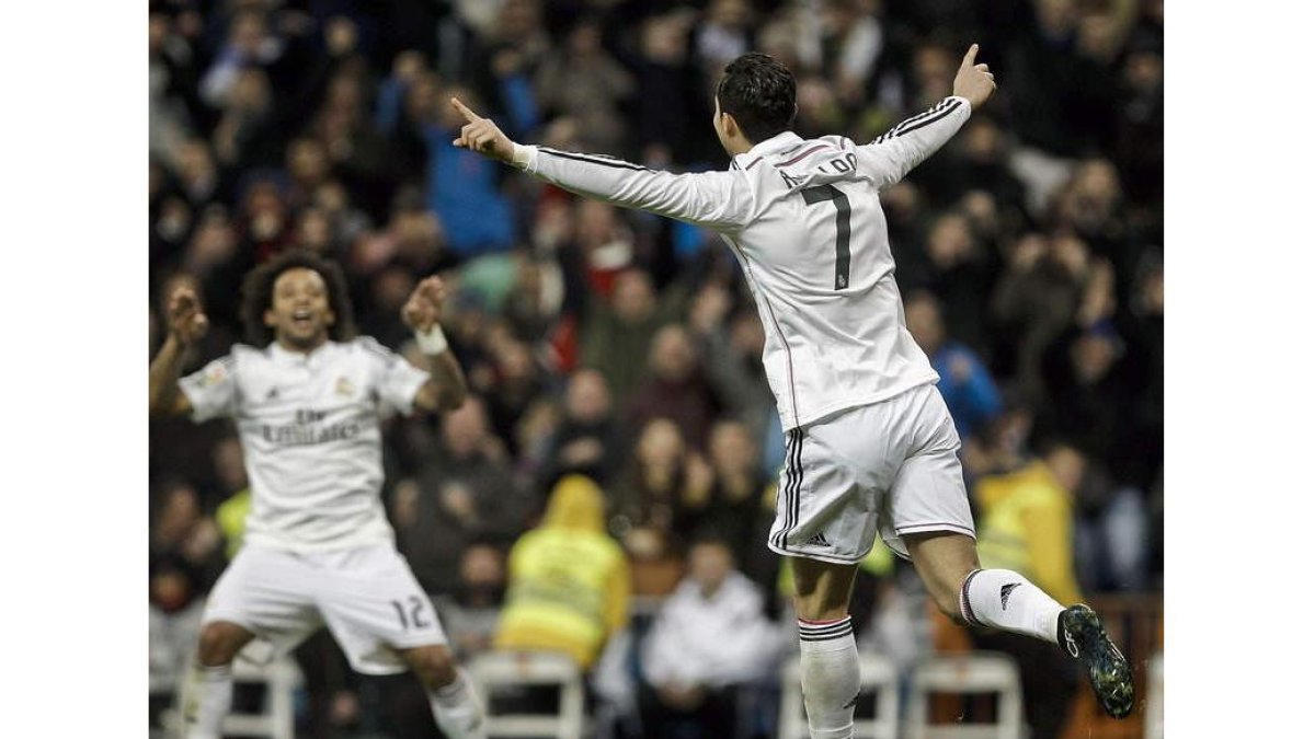 Cristiano Ronaldo, jaleado por Marcelo, celebra el segundo gol marcado al Celta.