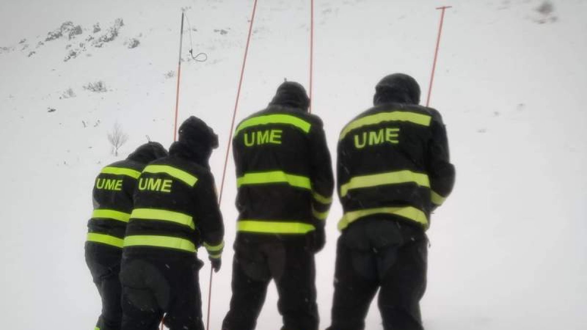 Las quitanieves darán apoyo a la actividad invernal. UME