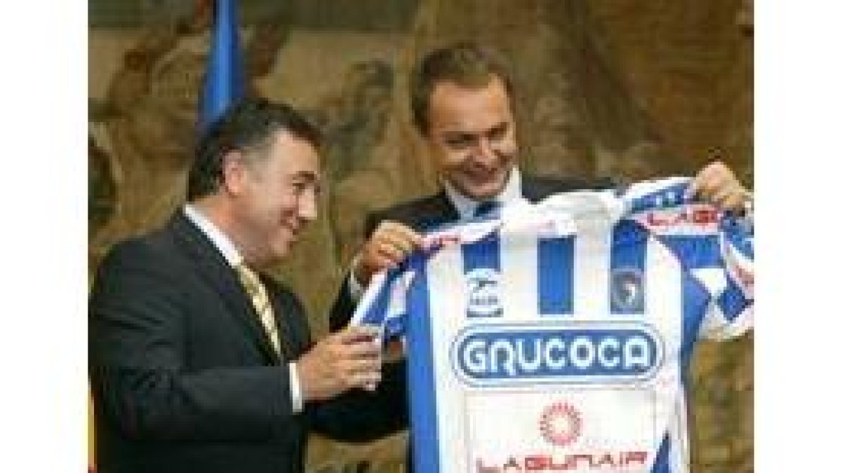hueco en su agenda para acudir al palco del estadio berciano.