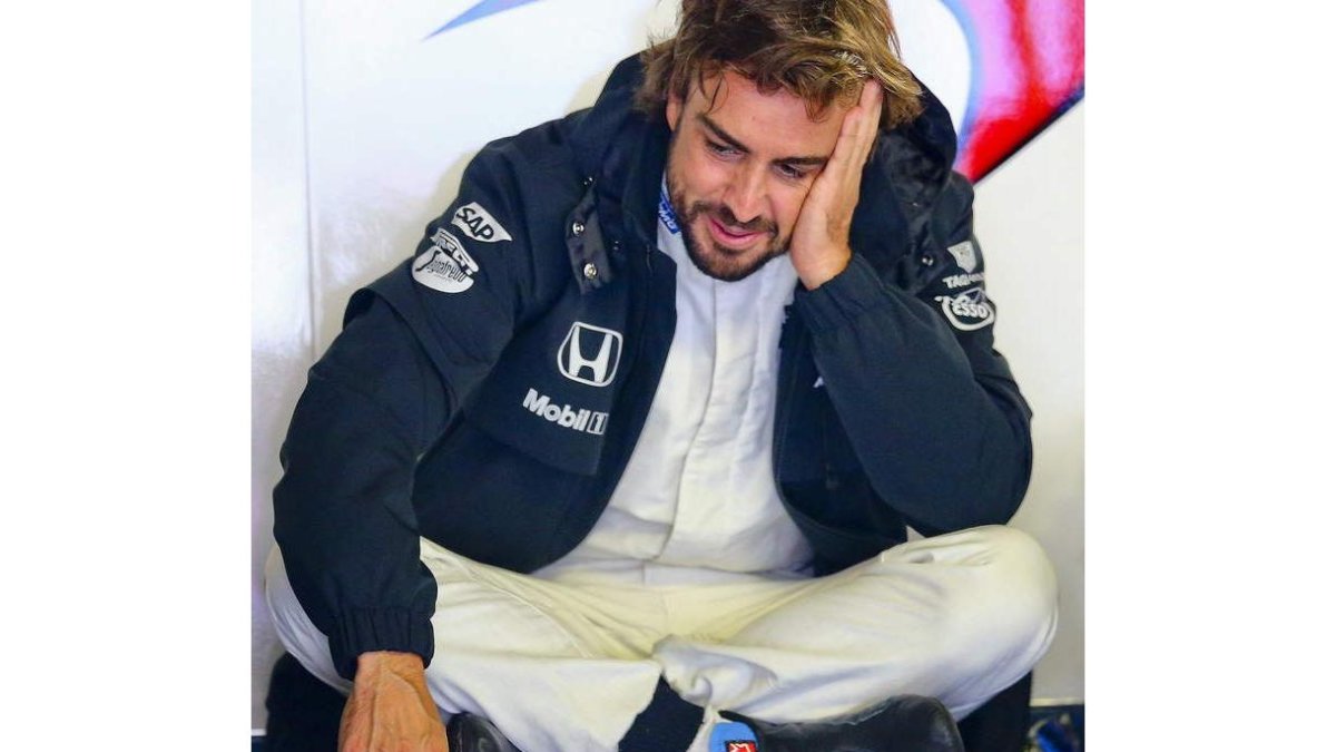 Fernando Alonso de McLaren Honda antes de un entrenamiento