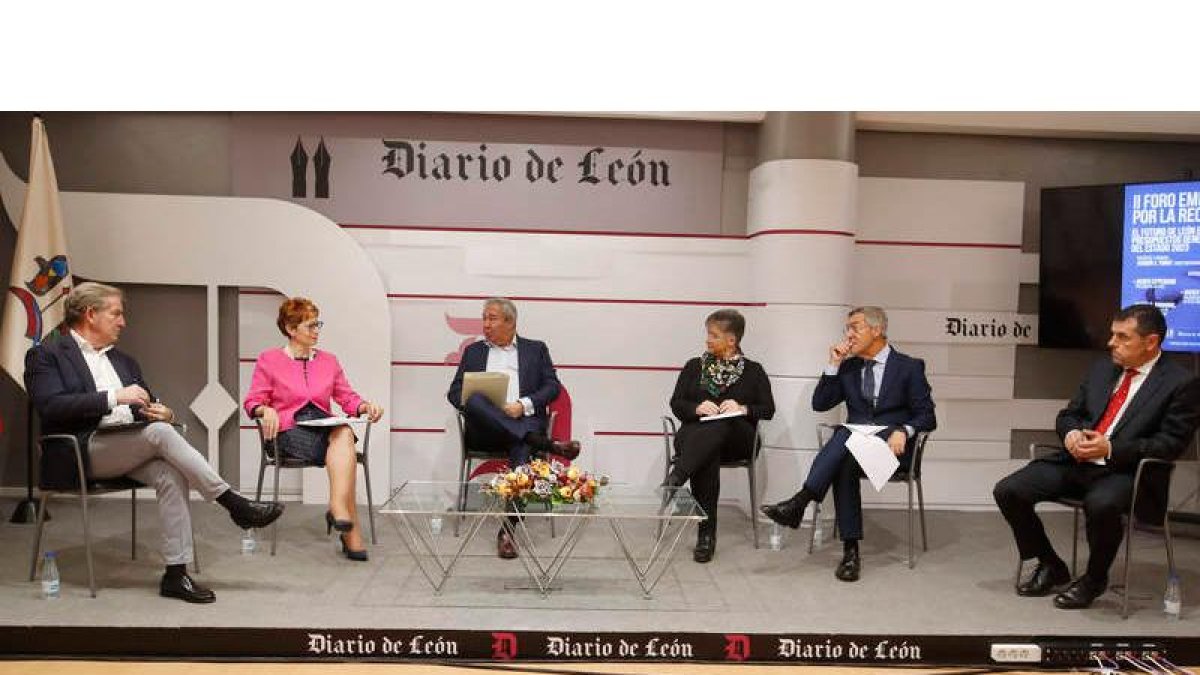 El foro debatió sobre diferentes aspectos relacionados con los presupuestos. RAMIRO