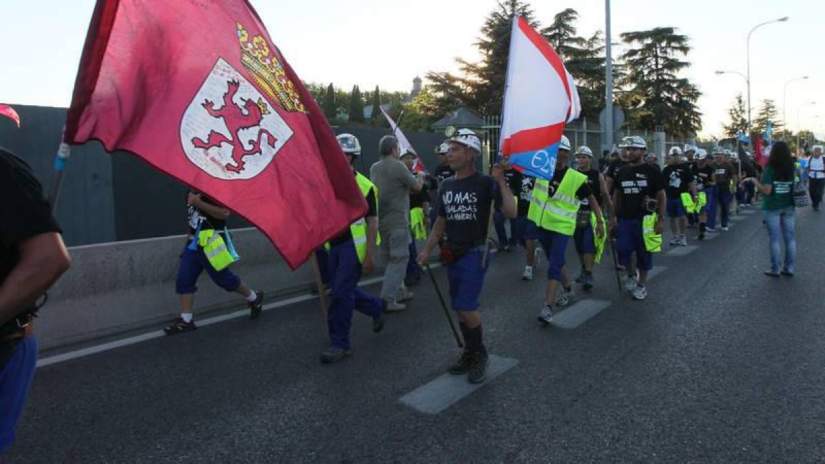 El paso ante las puertas de Moncloa animó las insignias