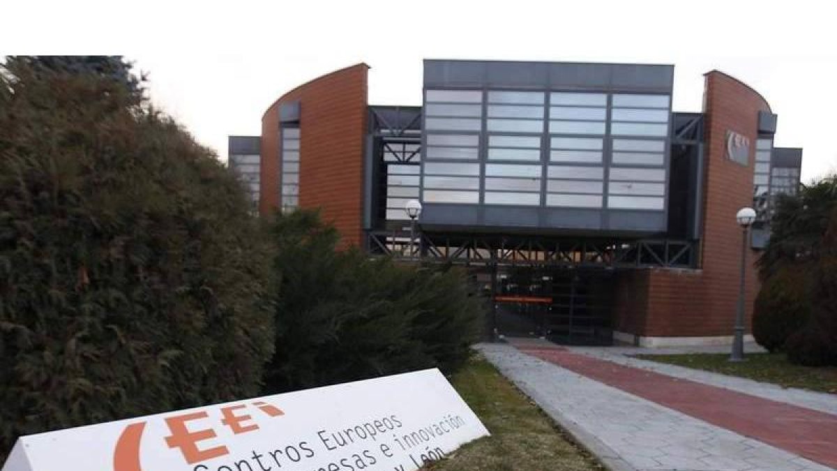 El Ceei de León, que en su parte trasera alberga las naves en las que están instaladas una decena de empresas.