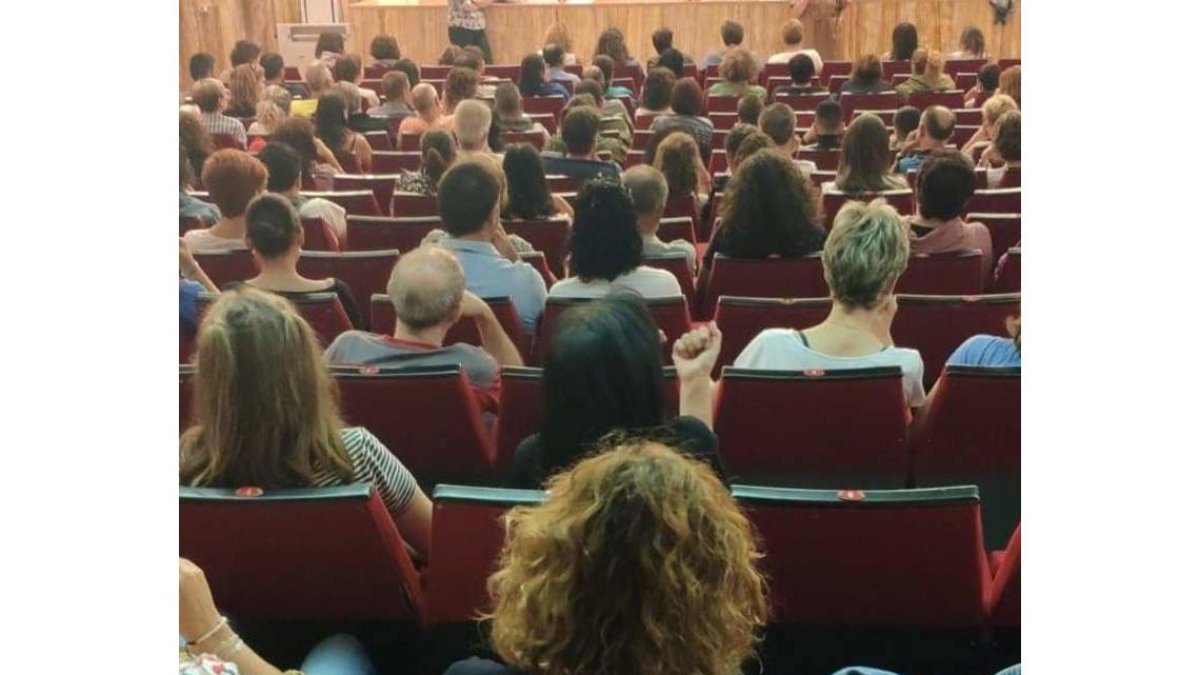 Los padres y madres se reunieron ayer para analizar la situación. DL
