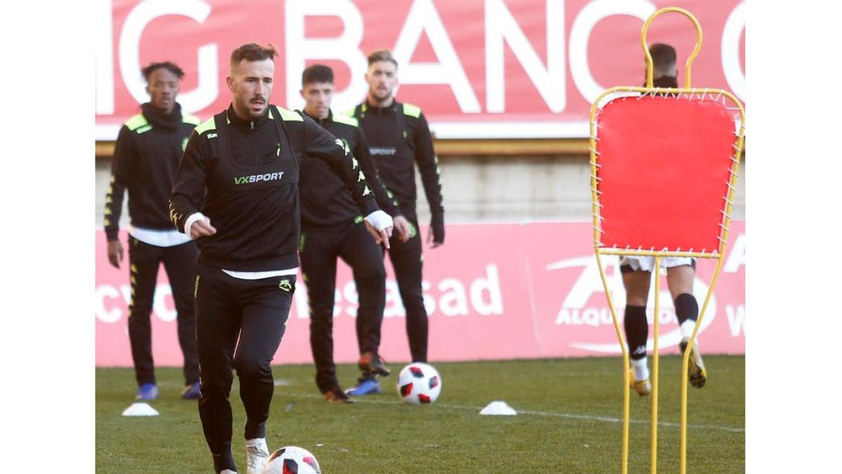 Dioni es la referencia del equipo culturalista ante el Fuenlabrada. FERNANDO OTERO