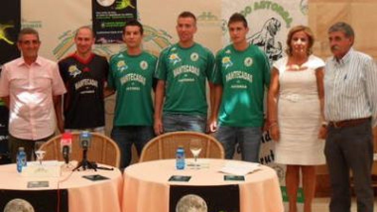 Simón, Javi, LLamas, Vales, Santos, Sagrario González y Ortiz.